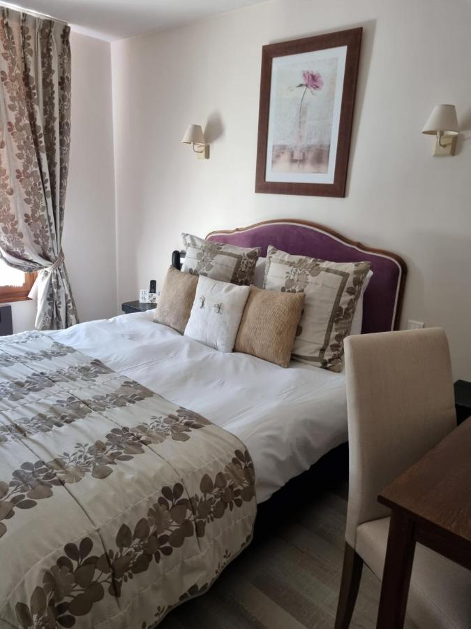 Logis Hotel-Restaurant Le Relais โอตรีฟส์ ภายนอก รูปภาพ