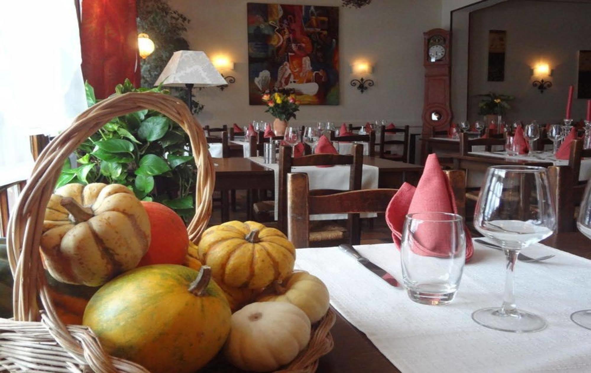 Logis Hotel-Restaurant Le Relais โอตรีฟส์ ภายนอก รูปภาพ