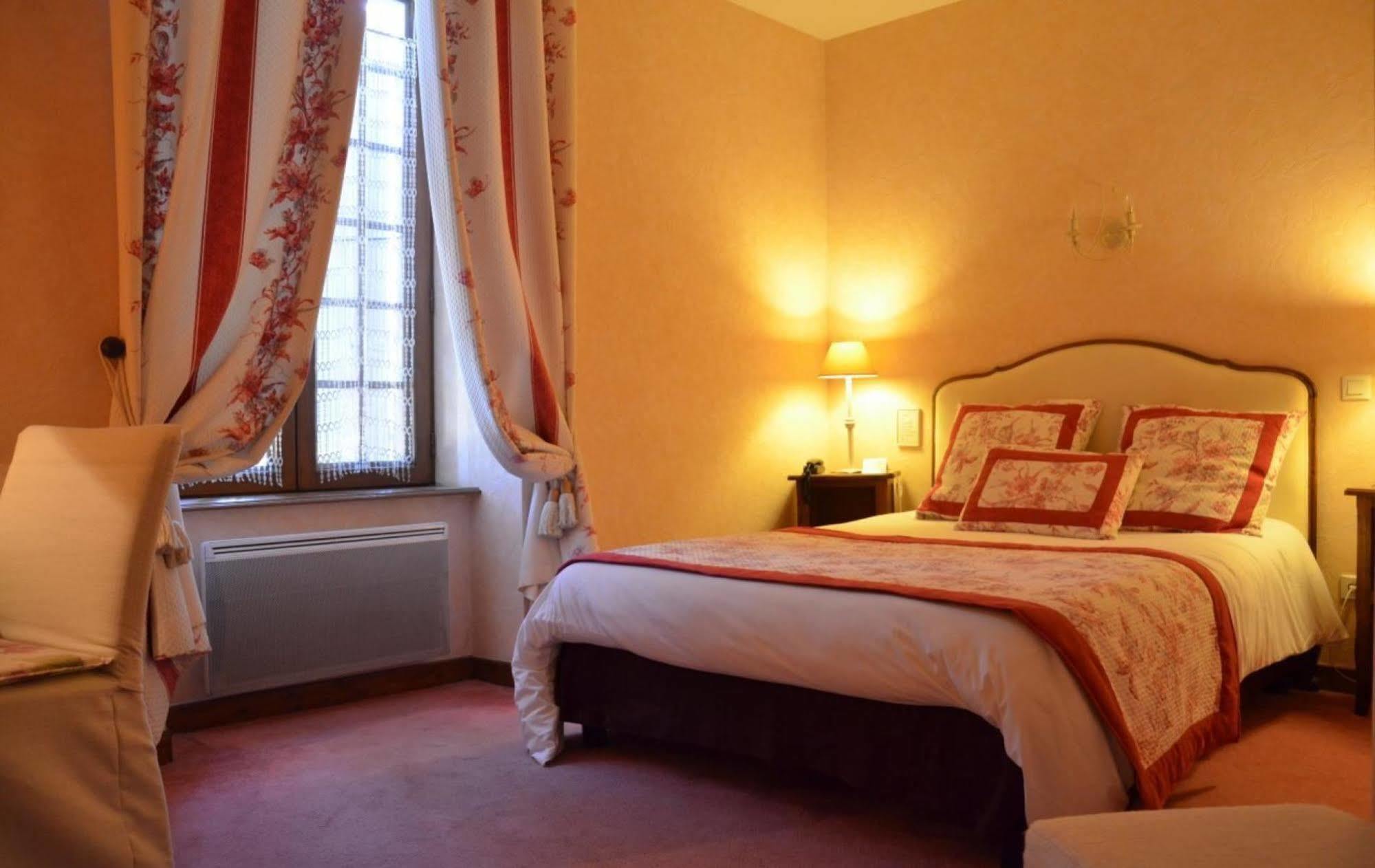 Logis Hotel-Restaurant Le Relais โอตรีฟส์ ภายนอก รูปภาพ